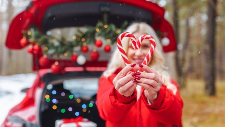 Navidad en Ruedas: Decora tu Carro con Maquimas
